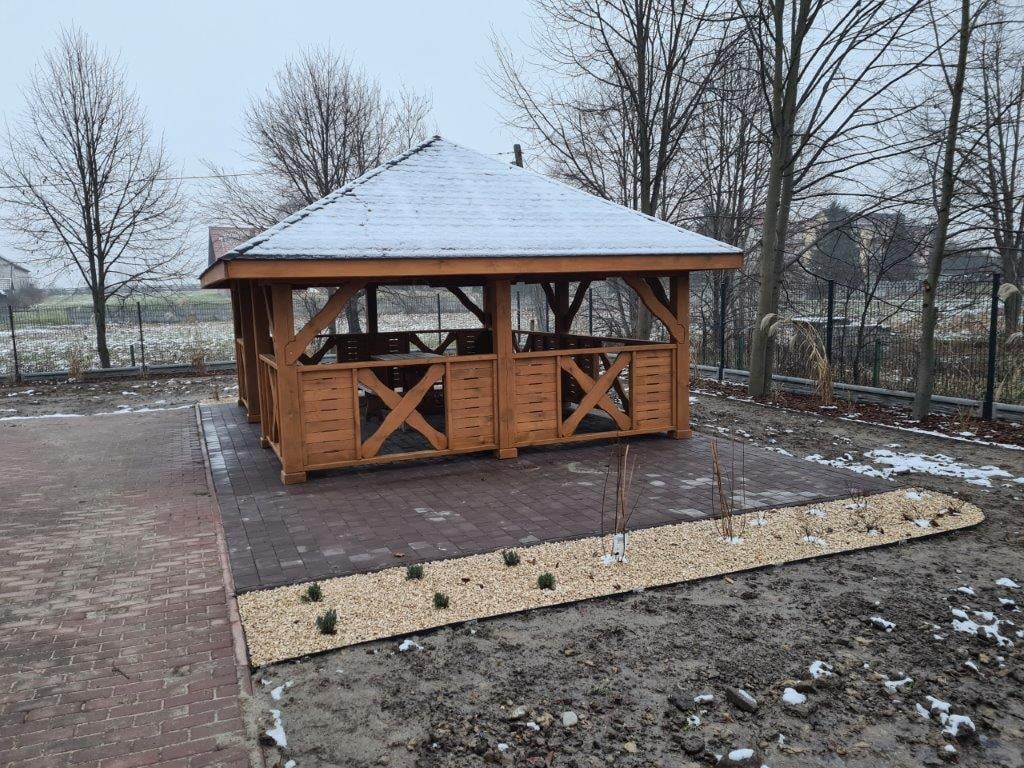 Budowa altany przy remizie OSP w Cholewianej Górze